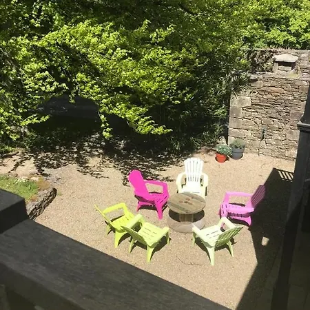 Woodstock Courtyard Apartment *