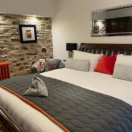 Woodstock Courtyard *