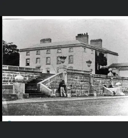 Woodstock Courtyard * Inistioge