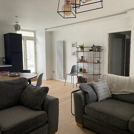 Woodstock Courtyard * Inistioge