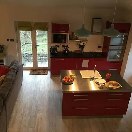 Woodstock Courtyard Apartment