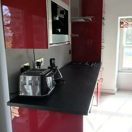 Woodstock Courtyard Apartment *