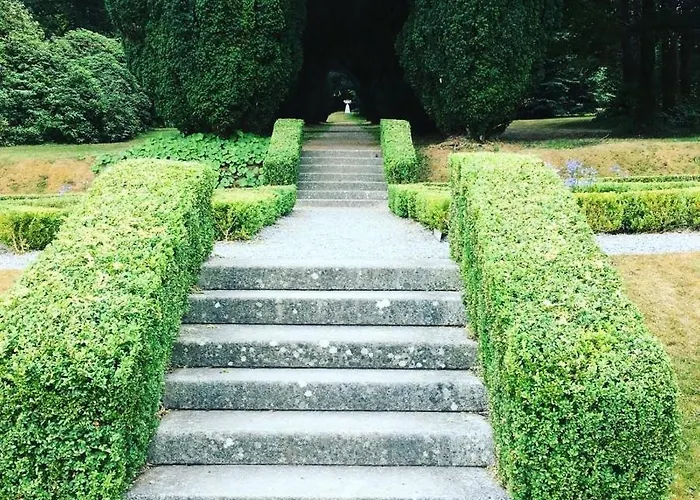 Woodstock Courtyard *