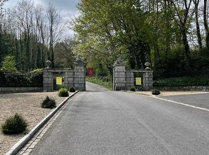 Woodstock Courtyard * Inistioge