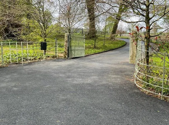 Woodstock Courtyard *