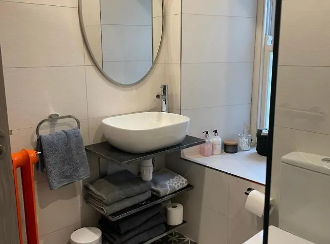 Woodstock Courtyard *